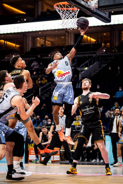 表现无疑更 表现无疑更