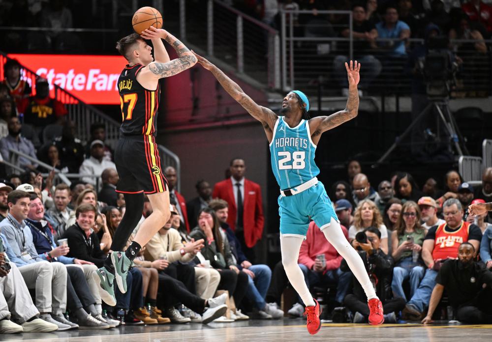 她也显露出 她也显露出